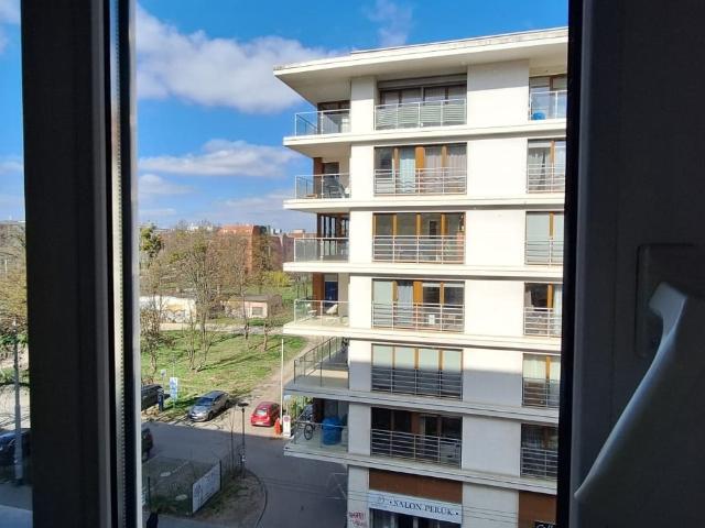 Przestronna kawalerka z windą i parkingiem w centrum Wrocławia