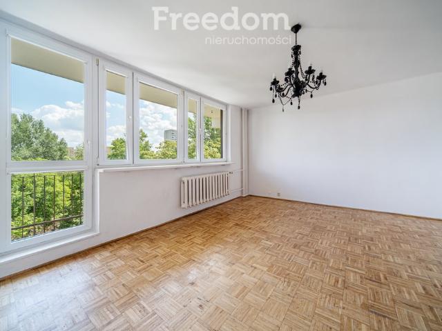Przestronna kawalerka z balkonem i osobną kuchnią