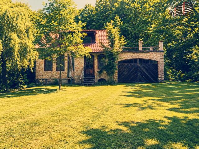 Przestronna posiadłość 570 m² z zabudową w Kazimierskim Parku