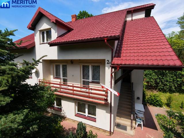 Polecam przestronną rezydencję 300 m² z pięknym ogrodem w Milanówku