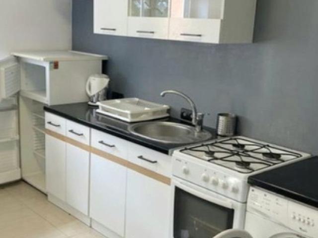Sprzedam przestronne 40 m² mieszkanie na Bielanach w kamienicy