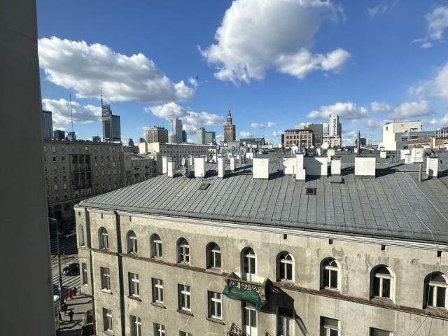 Przestronne 4 pokojowe mieszkanie na ostatnim piętrze w centrum Warszawy