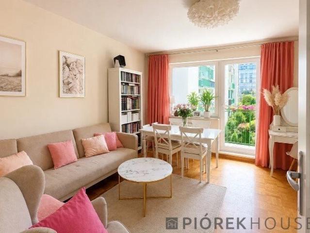 Przestronne 4 pokojowe mieszkanie z balkonem na Mokotowie