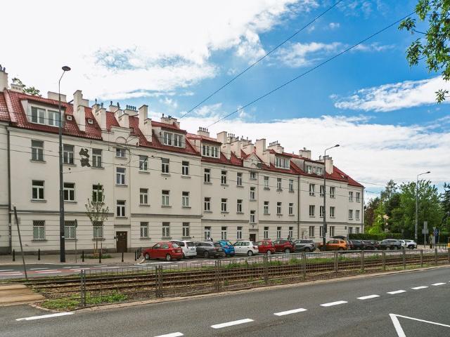 Przestronne 4 pokojowe mieszkanie z piwnicą i zadaszoną rowerownią