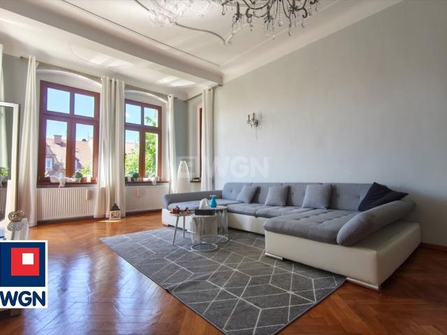 Przestronne 5 pokojowe mieszkanie 175 m2 z balkonem