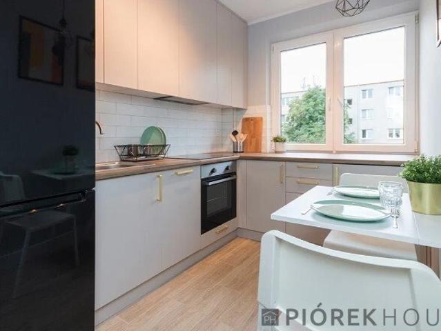 Przestronne 5 pokojowe mieszkanie z balkonem na Mokotowie