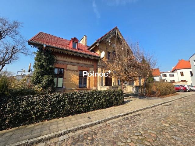 Przestronne 75,5 m² lokal na parterze kamienicy z historią