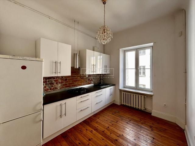 Przestronne 82 m² w zabytkowej kamienicy z balkonem