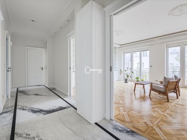 Przestronne 125 m² w kamienicy, klimatyzacja, wysokie sufity