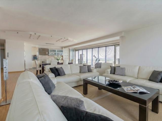 Przestronne 140 m² z panoramicznym widokiem na Warszawę