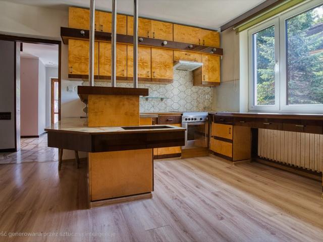 Sprzedam przestronne 209 m² z unikalnym dziełem sztuki w Nowym Sączu
