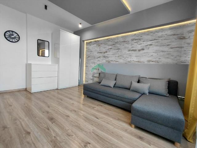 Przestronne 24,8 m² po remoncie, balkon, parking