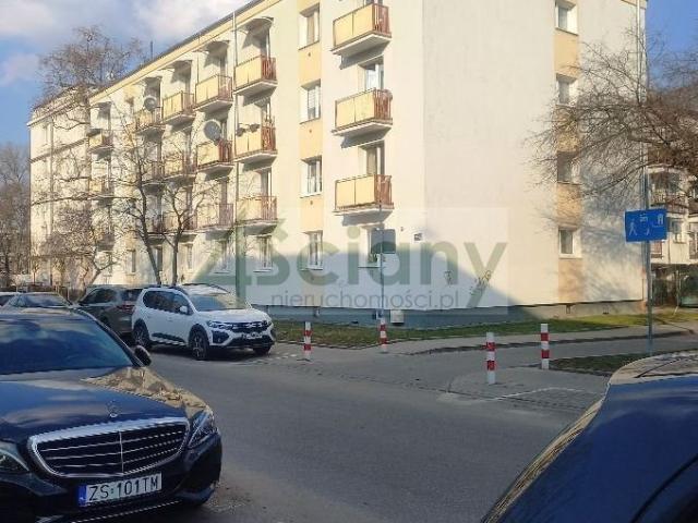 Przestronne 2 pokoje z balkonem, odświeżone, pod inwestycję