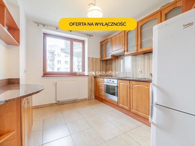 Przestronne 2 pokoje z balkonem i garażem, do odświeżenia