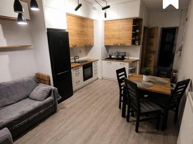 Przestronne 2 pokoje z balkonem i garderobą, odświeżone!