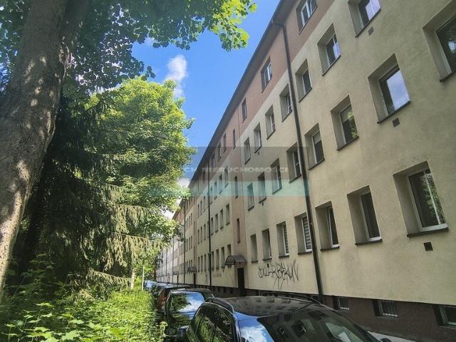 Przestronne 2 pokoje z piwnicą i parkingiem