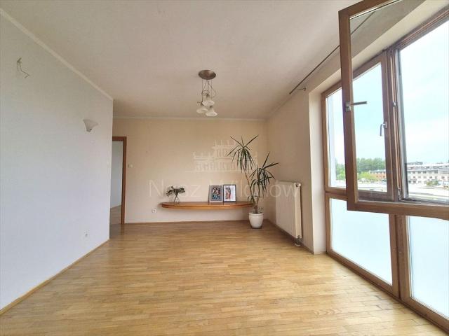 Przestronne 2 pokojowe mieszkanie w apartamentowcu