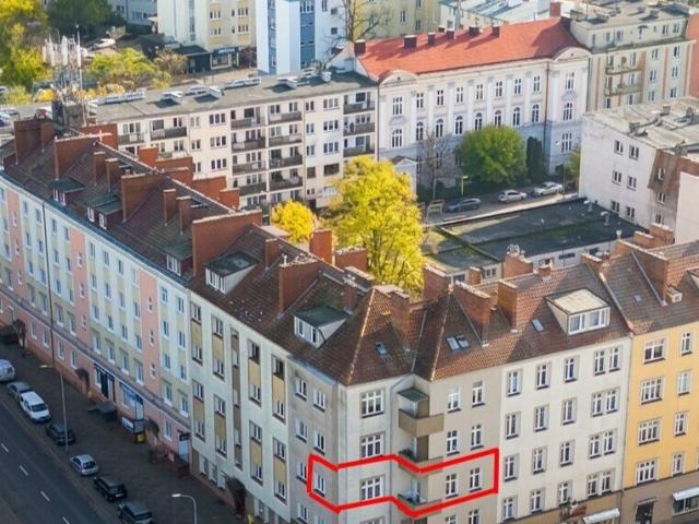 Przestronne 2 pokojowe mieszkanie z wysokimi sufitami