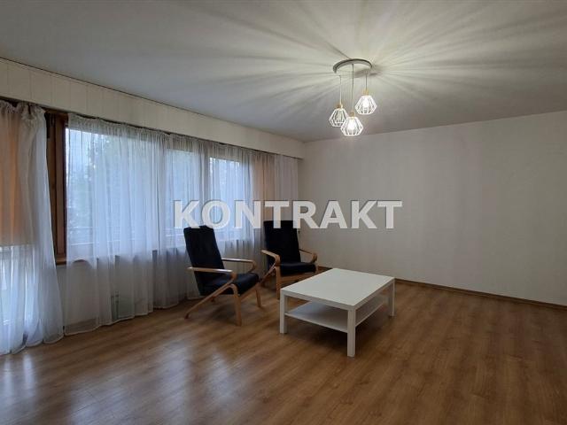 Przestronne 2 pokojowe mieszkanie z balkonem w centrum