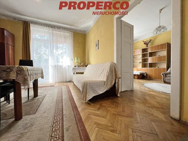 Przestronne 2 pokojowe mieszkanie z balkonem w centrum Kielc