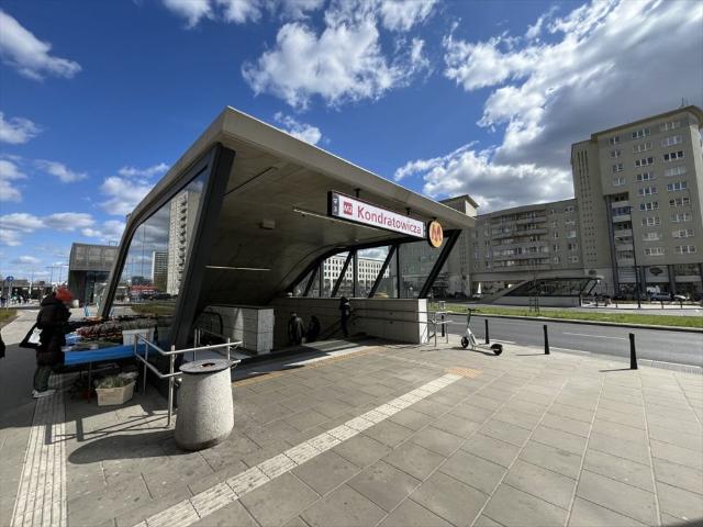 Przestronne 2 pokojowe mieszkanie z balkonem, blisko metra