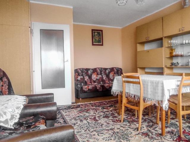 Polecam przestronne 2 pokojowe mieszkanie z balkonem i dużym potencjałem