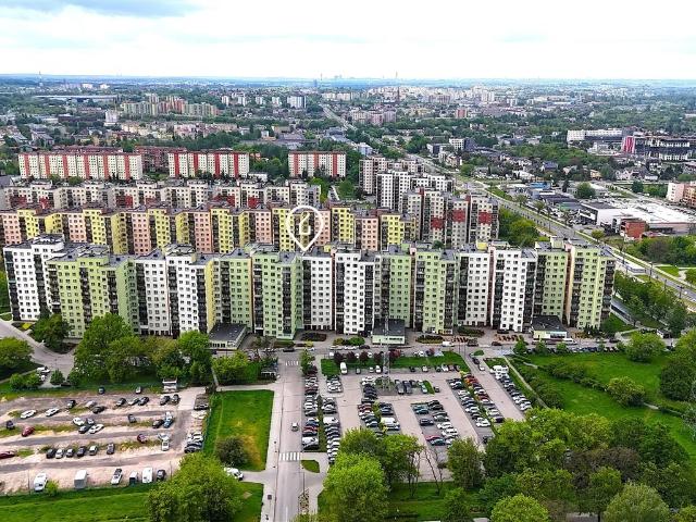 Przestronne 2 pokojowe mieszkanie z balkonem i piwnicą