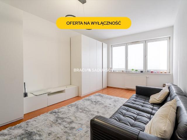 Przestronne 2 pokojowe mieszkanie z balkonem i świetną komunikacją