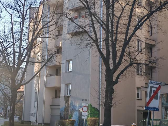 Przestronne 2 pokojowe mieszkanie z balkonem i windą
