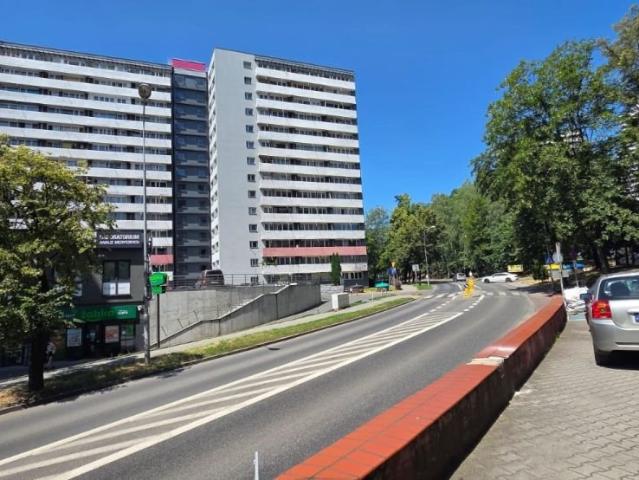 Przestronne 2 pokojowe mieszkanie z balkonem, nowa instalacja