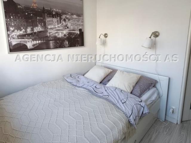 Przestronne 32 m² na osiedlu z ochroną i blisko komunikacji