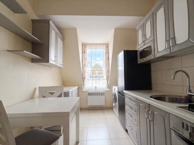 Przestronne 37,25 m² mieszkanie po remoncie, blisko Pasażu