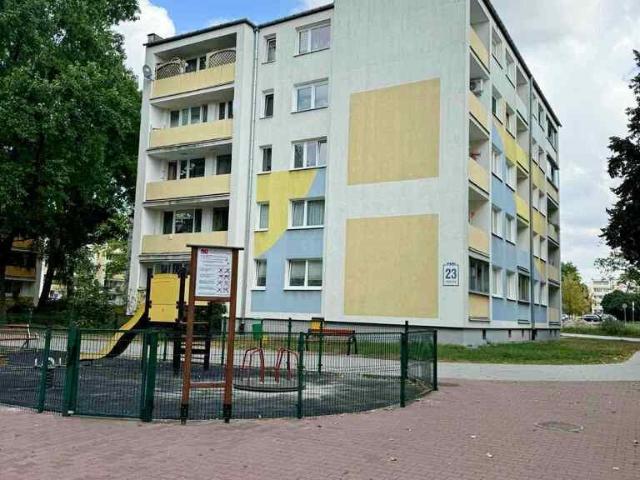 Przestronne 3 pokoje z balkonem do odświeżenia