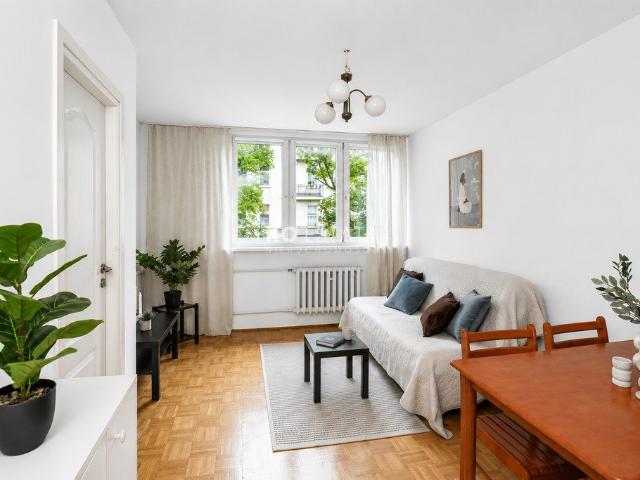 Sprzedam przestronne 3 pokojowe mieszkanie z balkonem i komórką