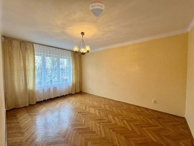 Przestronne 3 pokojowe mieszkanie z balkonem i wysokim parterem