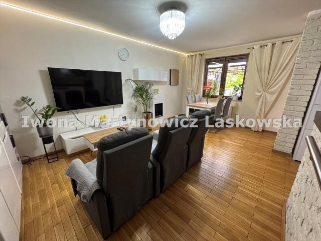 Na sprzedaż przestronne 3 pokojowe mieszkanie z dużym tarasem 35 m²