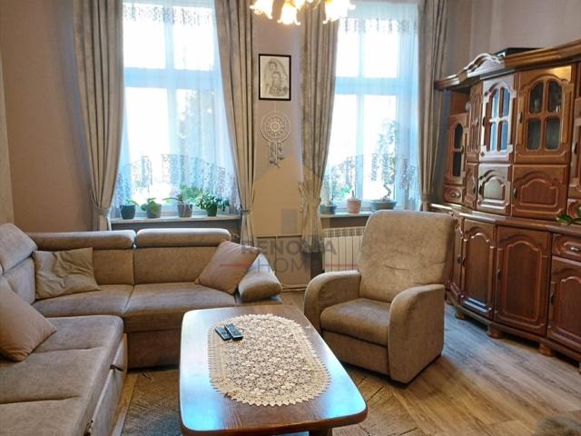 Przestronne 3 pokojowe mieszkanie z dużą kuchnią i strychem