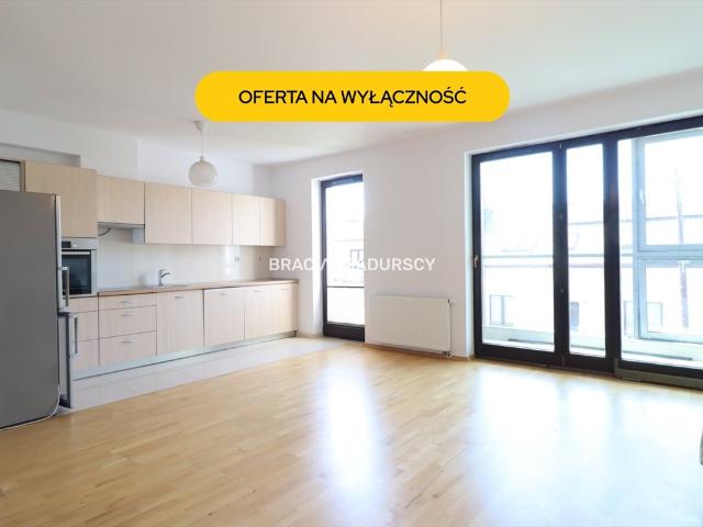 Przestronne 3 pokojowe mieszkanie z loggią i miejscem parkingowym