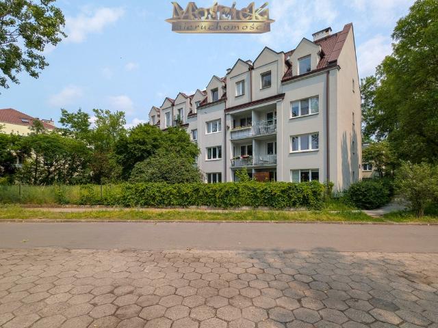 Przestronne 3 pokojowe mieszkanie z poddaszem w Aninie