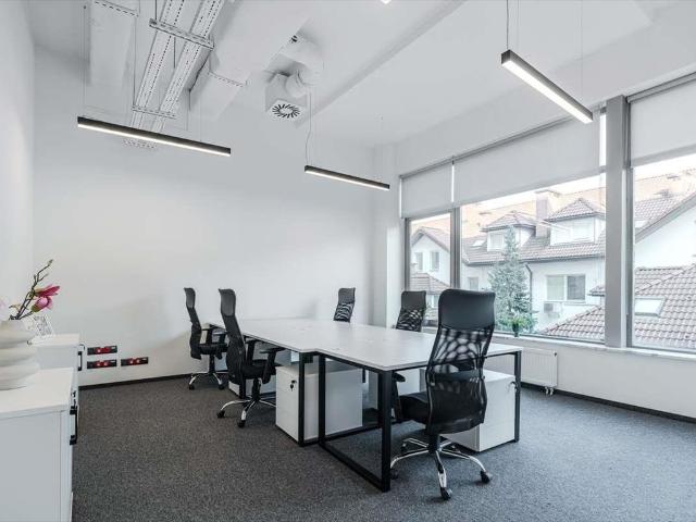Przestronne biuro 130 m² z salą konferencyjną i kuchnią