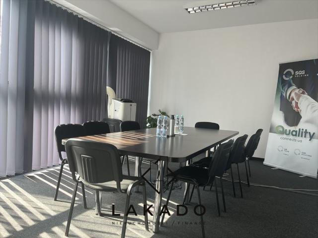 Przestronne biuro 220 m² w Bronowicach, 9 pokoi, parking
