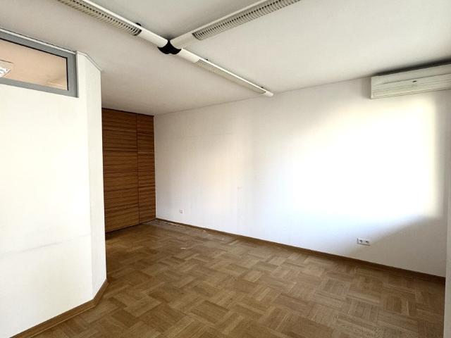 Na wynajem przestronne biuro 394 m² z tarasem i parkingiem