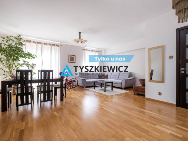 Przestronne dwupoziomowe mieszkanie z garażem i balkonem