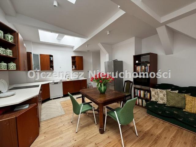 Przestronne, jasne mieszkanie w kamienicy, 68 m²