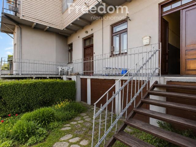 Przestronne mieszkanie z ogródkiem i wysokimi sufitami