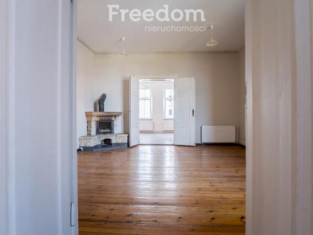 Przestronne mieszkanie 90 m² w starej kamienicy