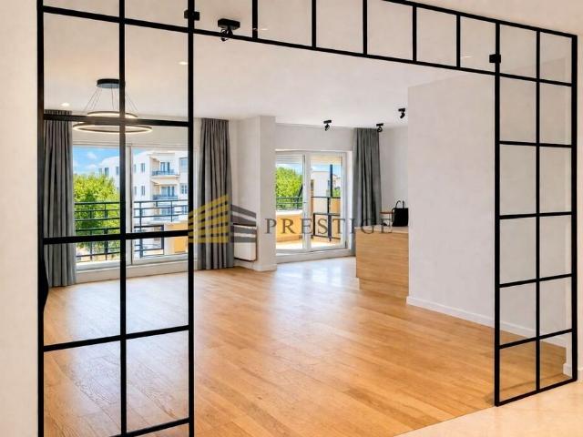Przestronny 4 pokojowy apartament z tarasem i garażem