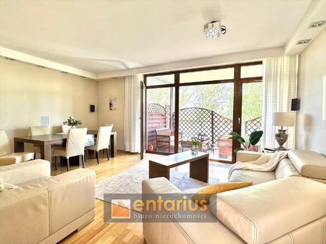 Przestronny 4 pokojowy apartament z tarasem i widokiem na park