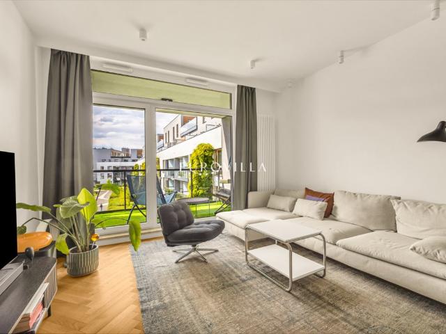 Przestronny 4 pokojowy apartament z balkonem i garażem