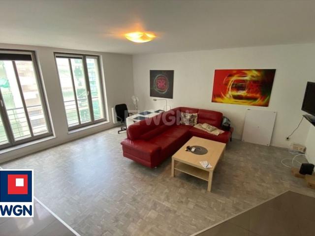 Przestronny 4 pokojowy apartament z klimatyzacją polecam!